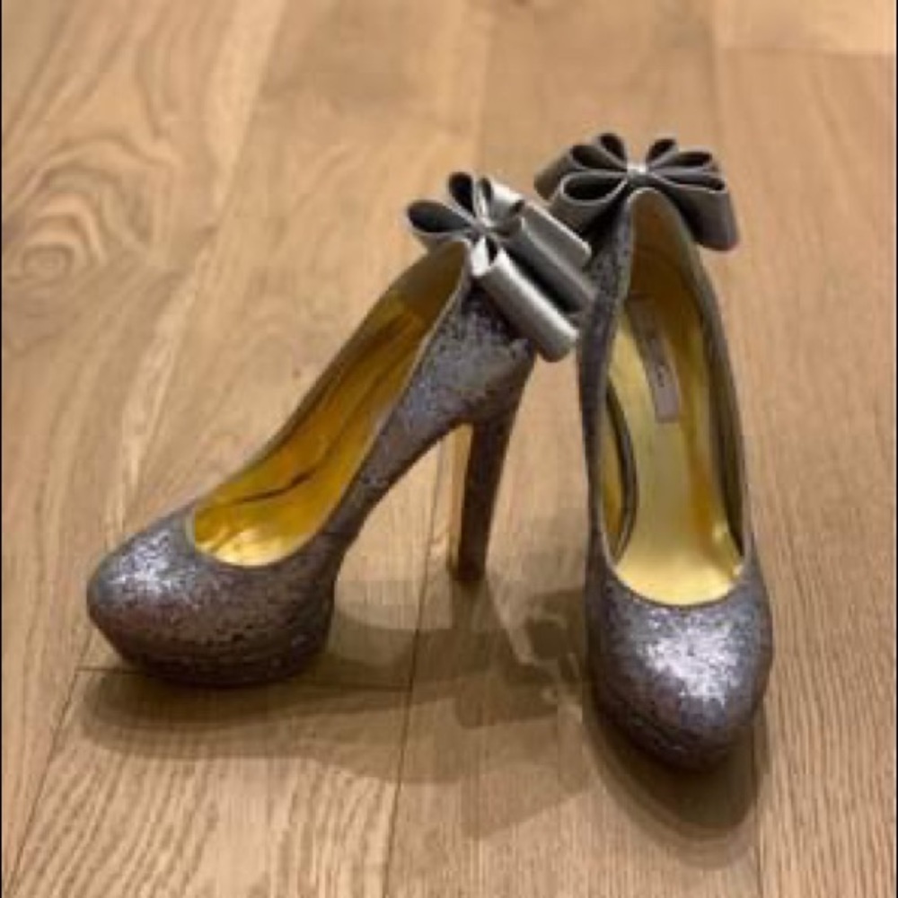 Ted Baker London "OAKER"  Pumps SILVER GLITTER with a Gray Satin Bow Decor, 6.5